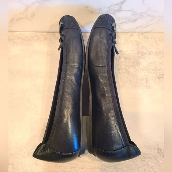 Vionic Spark Minna Black Leather Cap-Toe Bow Ballet Flats Casual Orthotic | 8 - Picture 7 of 10